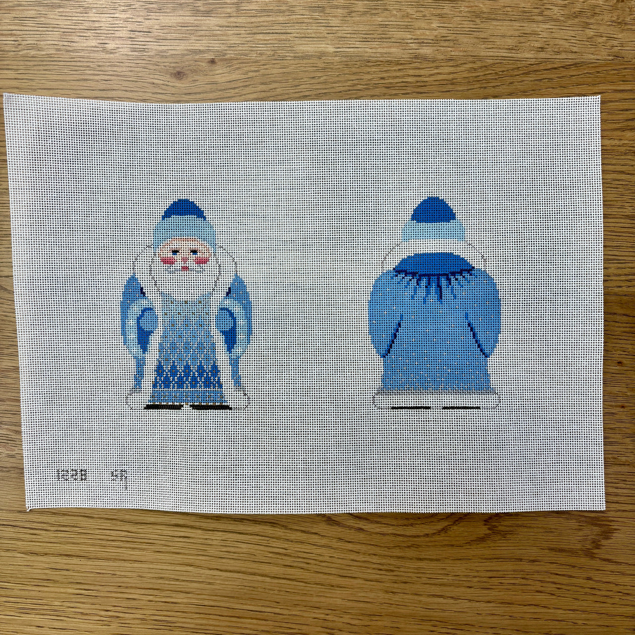 SR1228 Snowflake Santa, Blue, 2 Sided - 18 mesh - TS