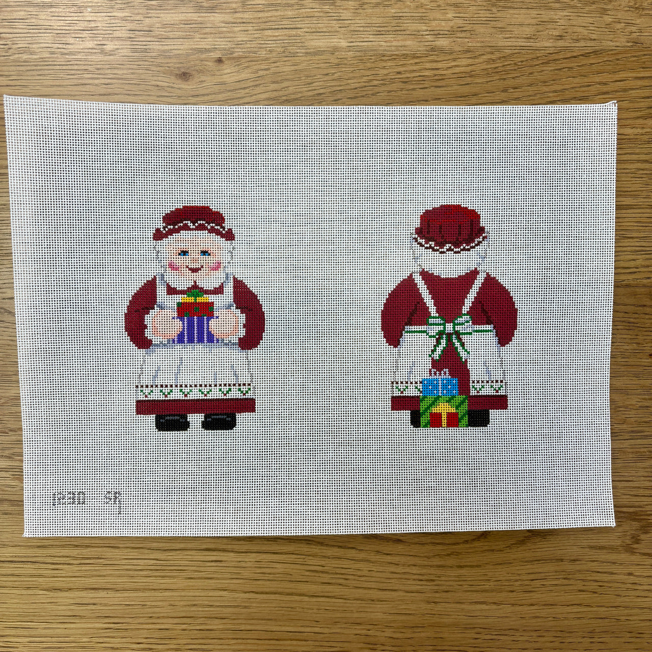 SR1230 Mrs. Claus with Presents, 2 Sided - 18 mesh - TS