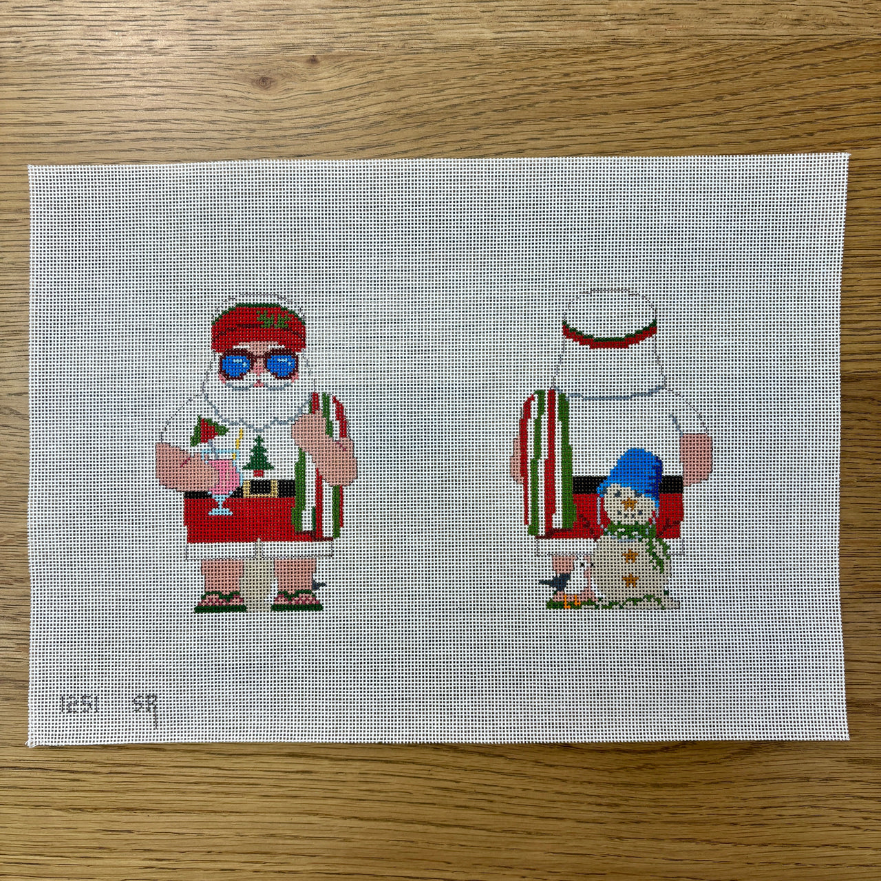 SR1251 Beach Santa, 2 Sided - 18 mesh - TS