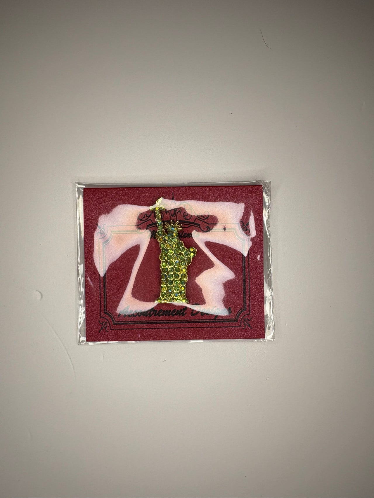 Rhinestone Statue of Liberty Needleminder Mag Friend