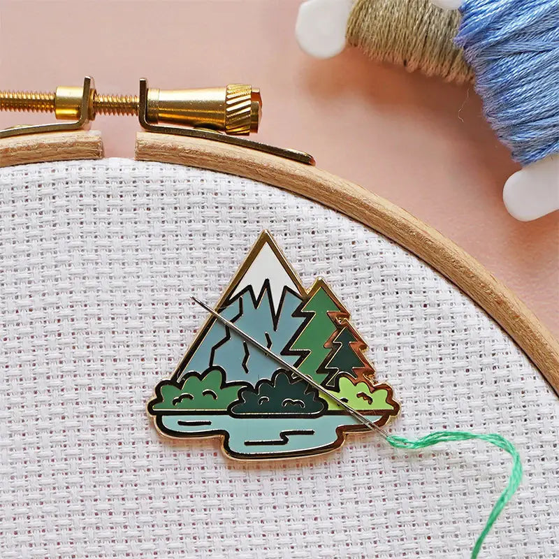 Mountain Magnetic Needle Minder