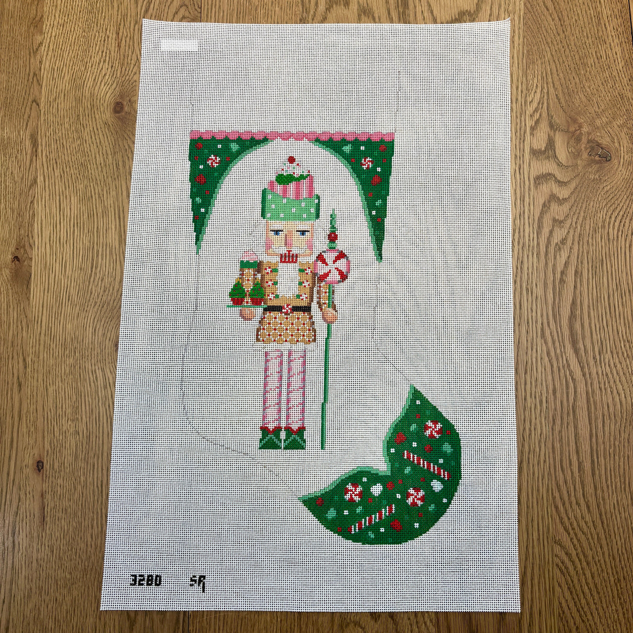 SR3280 Nutcracker, Cupcake, Stocking - TS