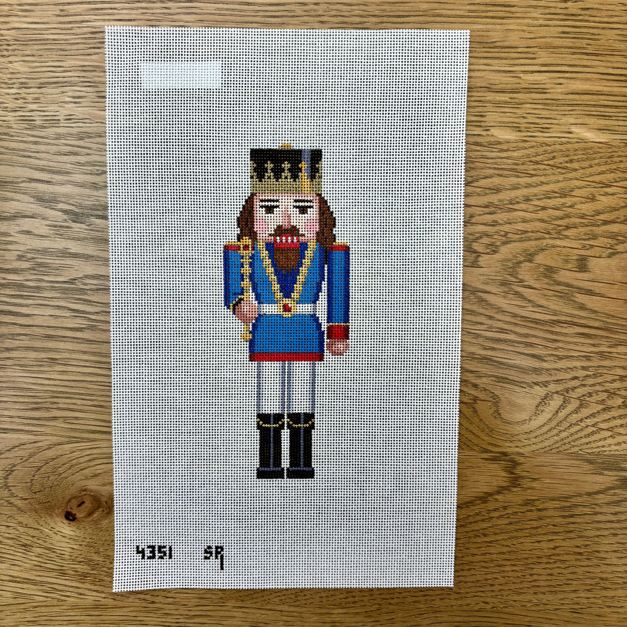 SR4351 Nutcracker, Blue King with Scepter - 18 mesh - TS