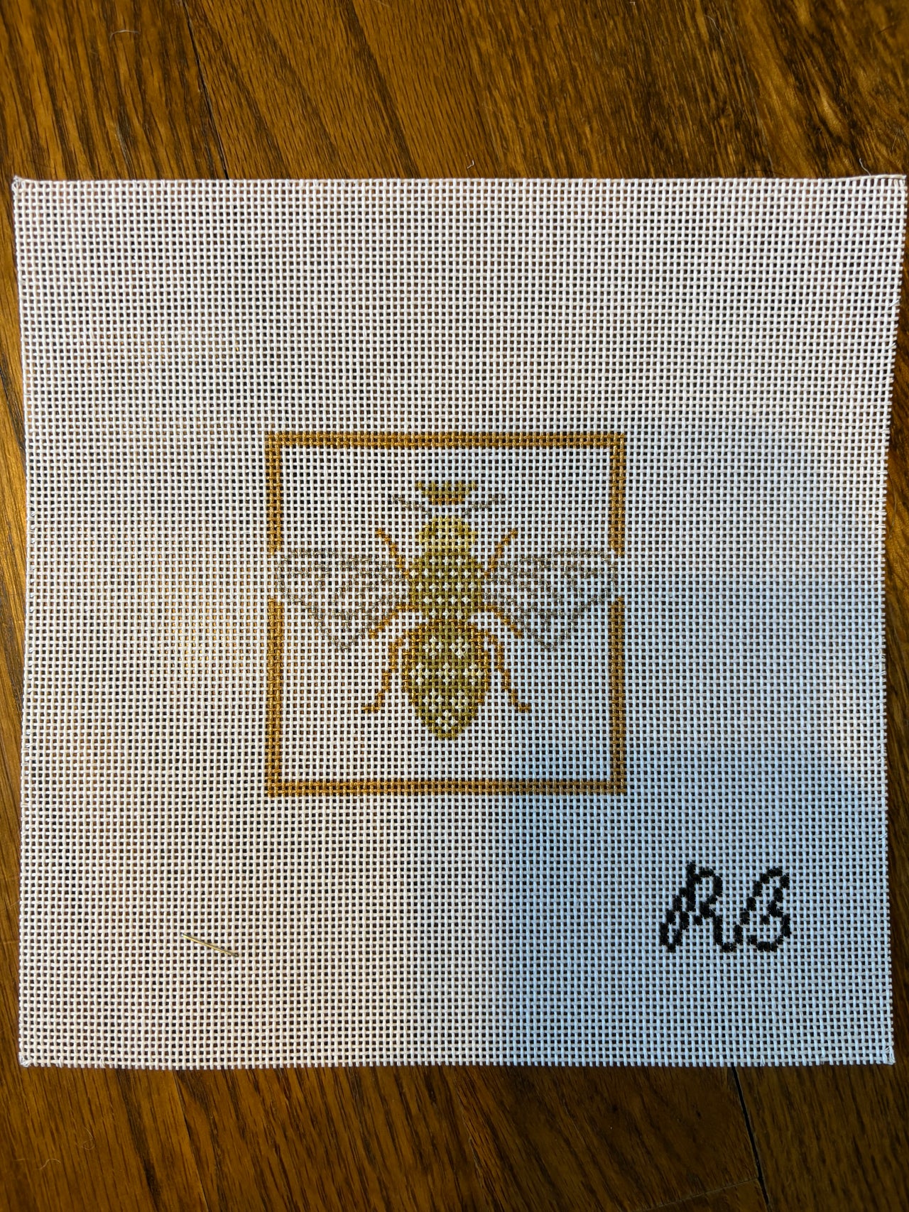 RR132-MI Glitzy Bee Small