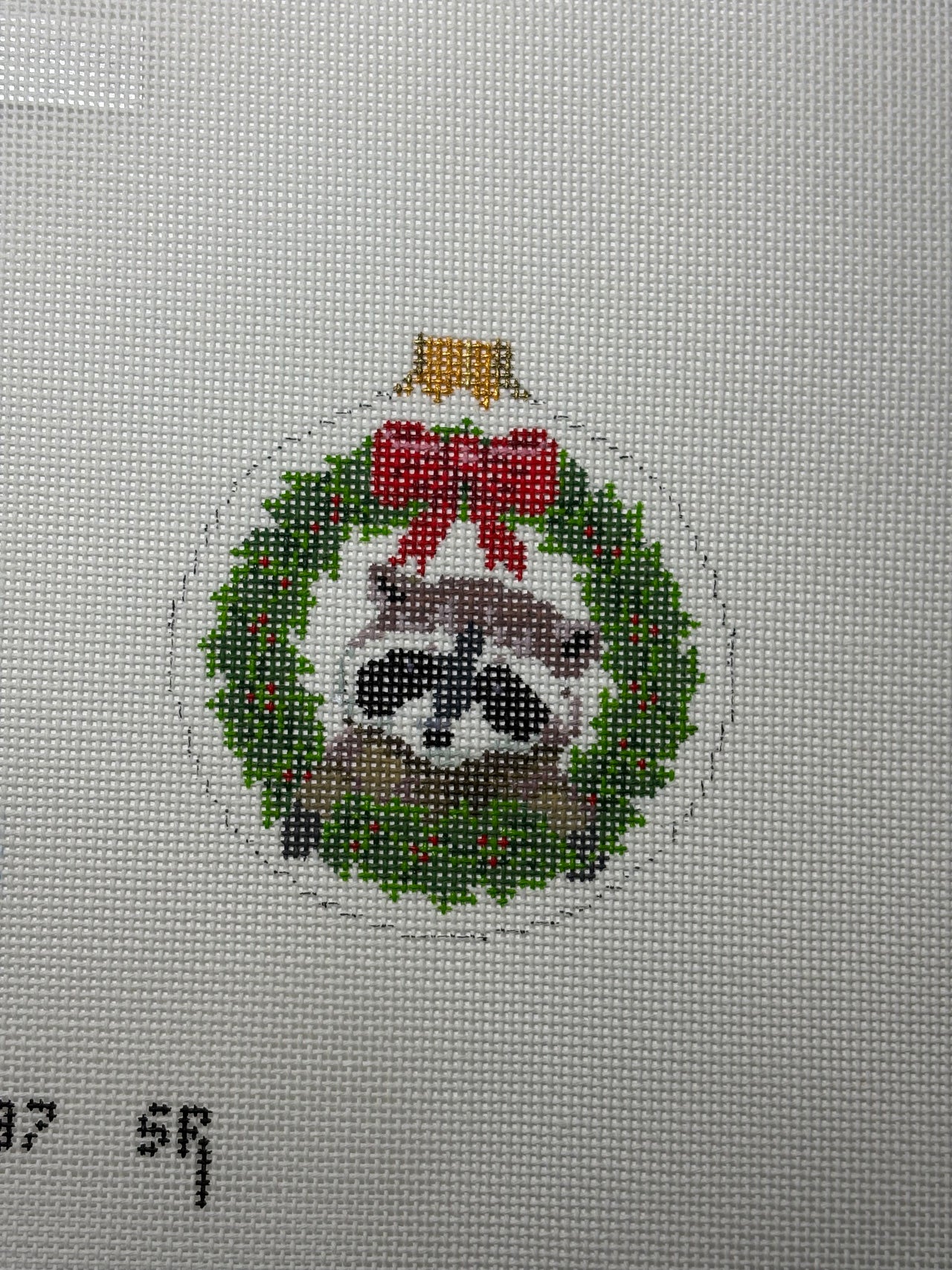 7287 Raccoon in Wreath - MKT3