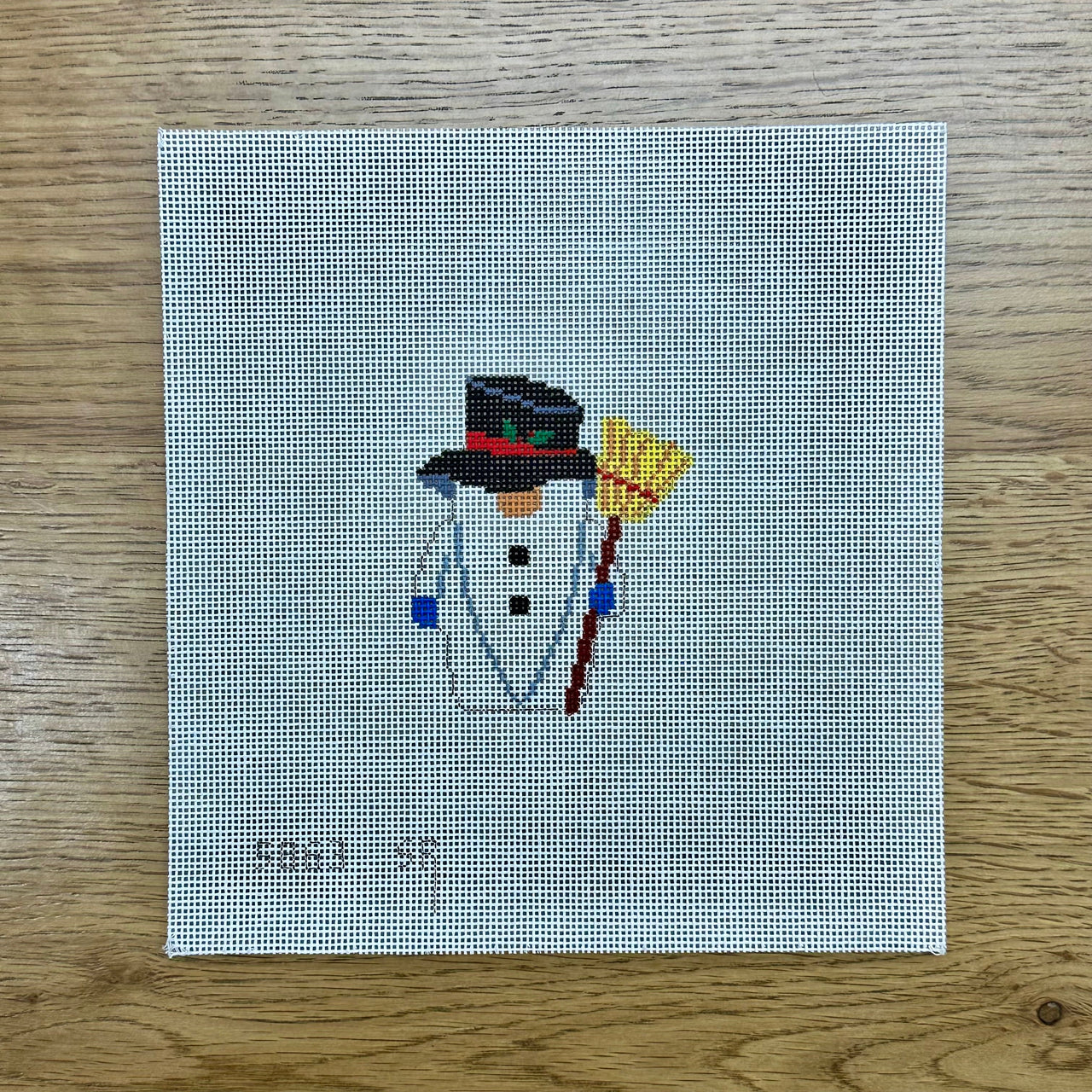 SR5863 Snowman Gnome, Ornament - 18 mesh - TS