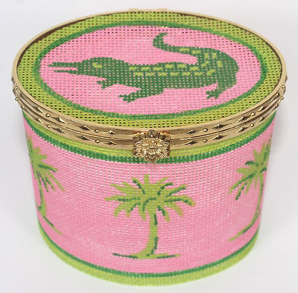 BXLO-01 Limoges Box – Lg. Oval Green Gator & Palms on Hot Pink (gold clasp)      - TS