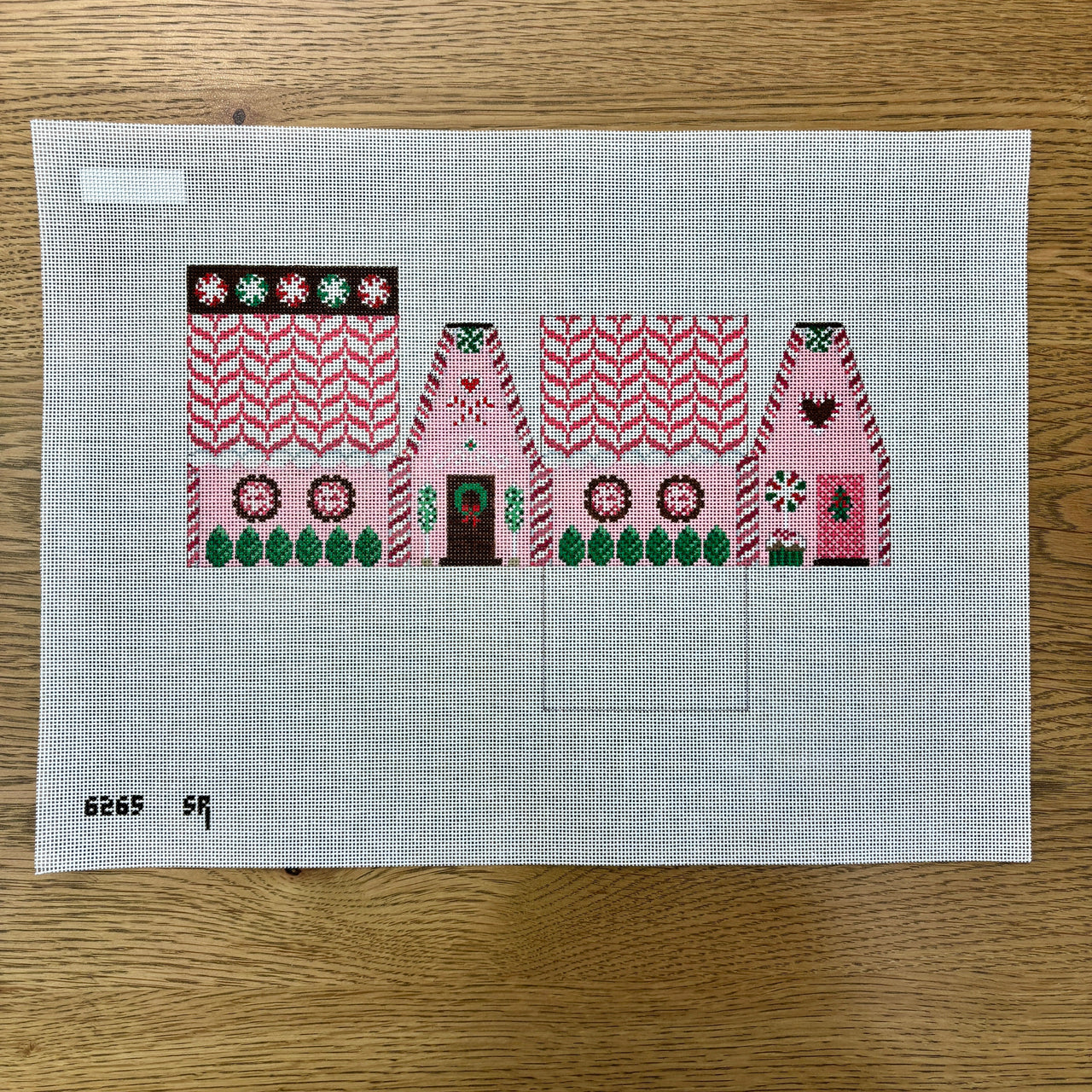 SR6265 Peppermint House, 3D Gingerbread House - 18 mesh - TS