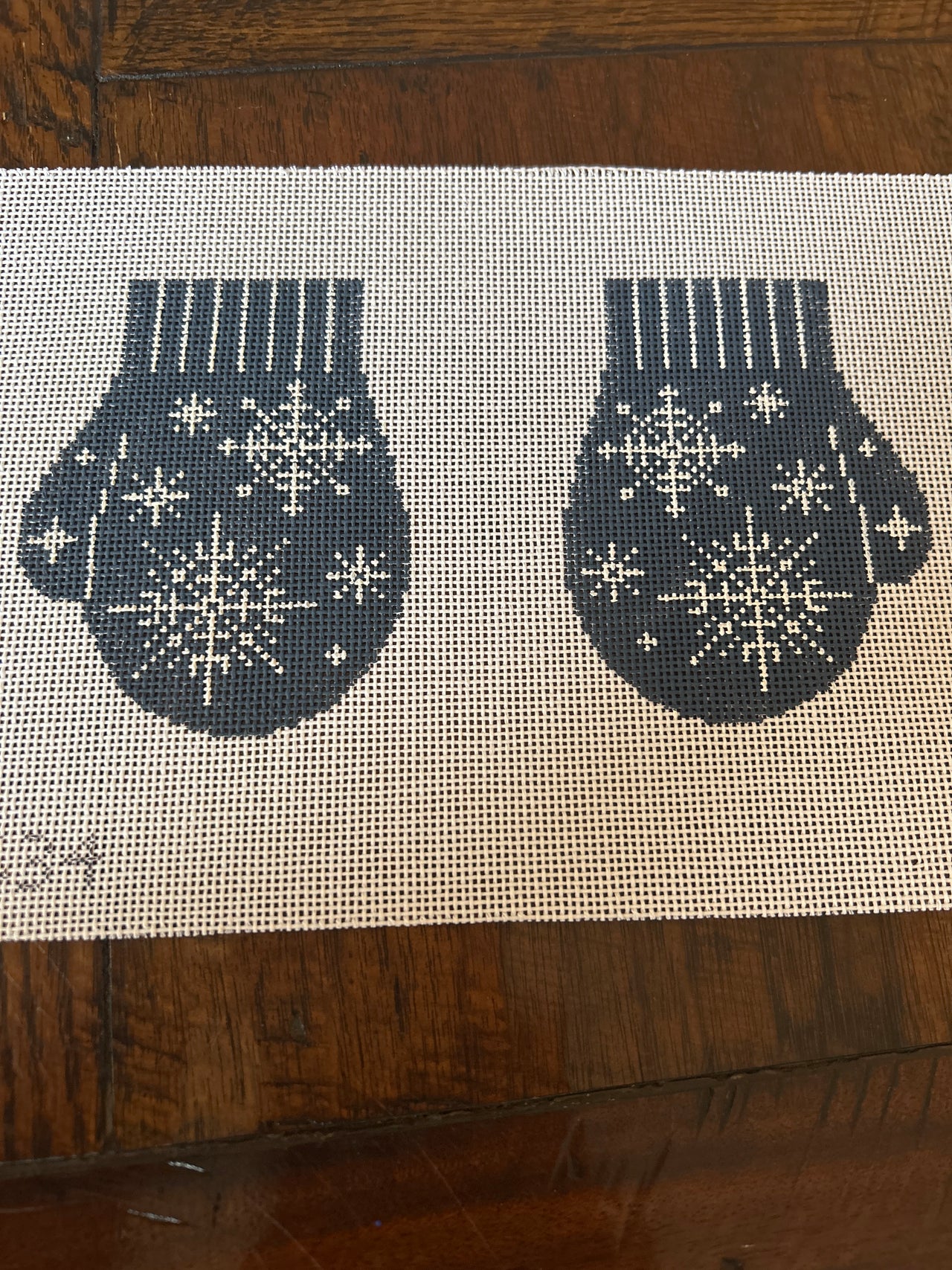 CO634 Snowflake Mittens - TS