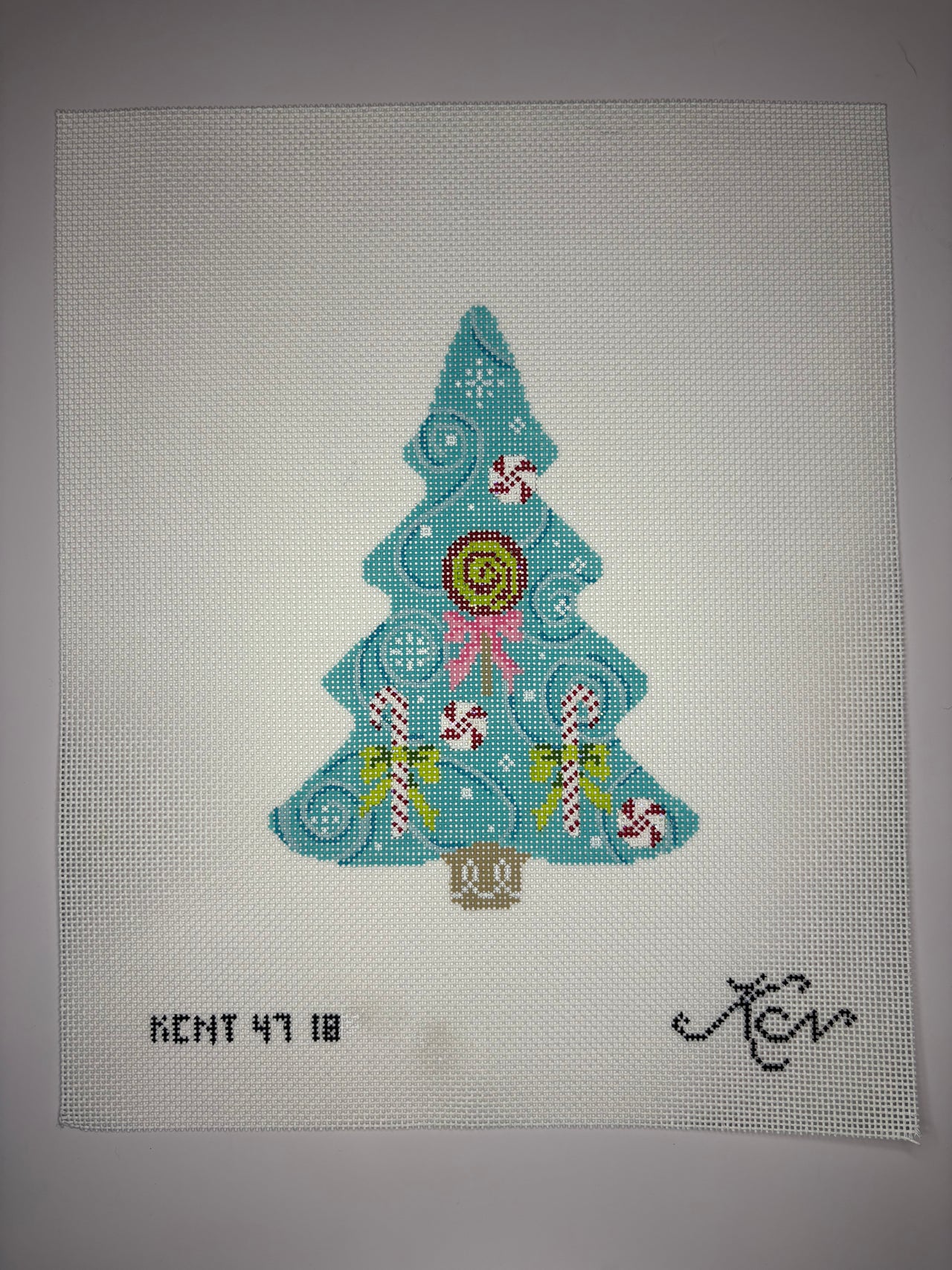 KC-KCNT47-18 Candy Swirls & Flakes Tree and Stitch Guide