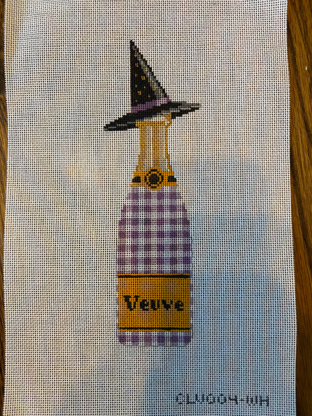 CLV004-WH Witch's Hat Champagne