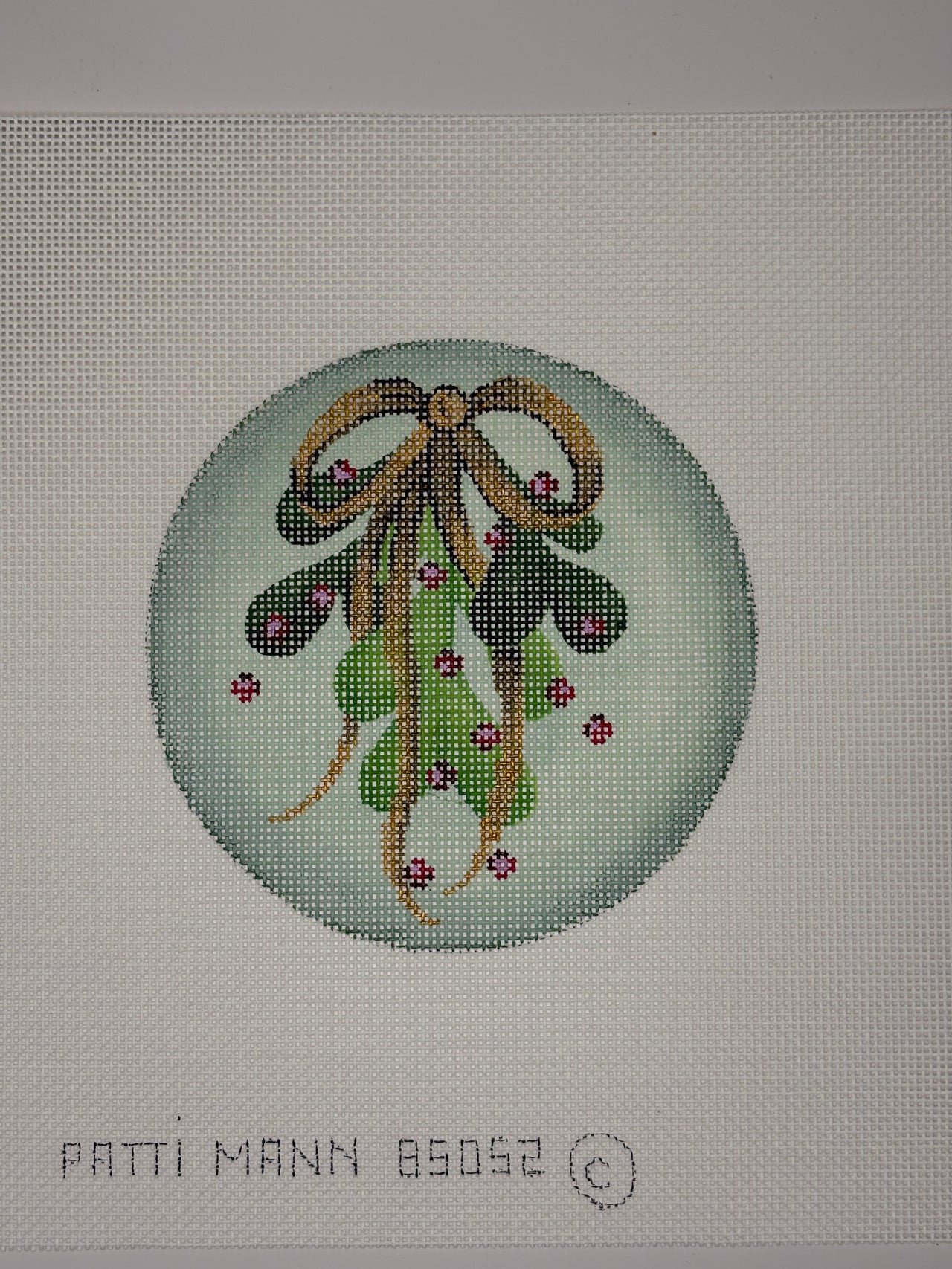 85052 Mistletoe Round - small