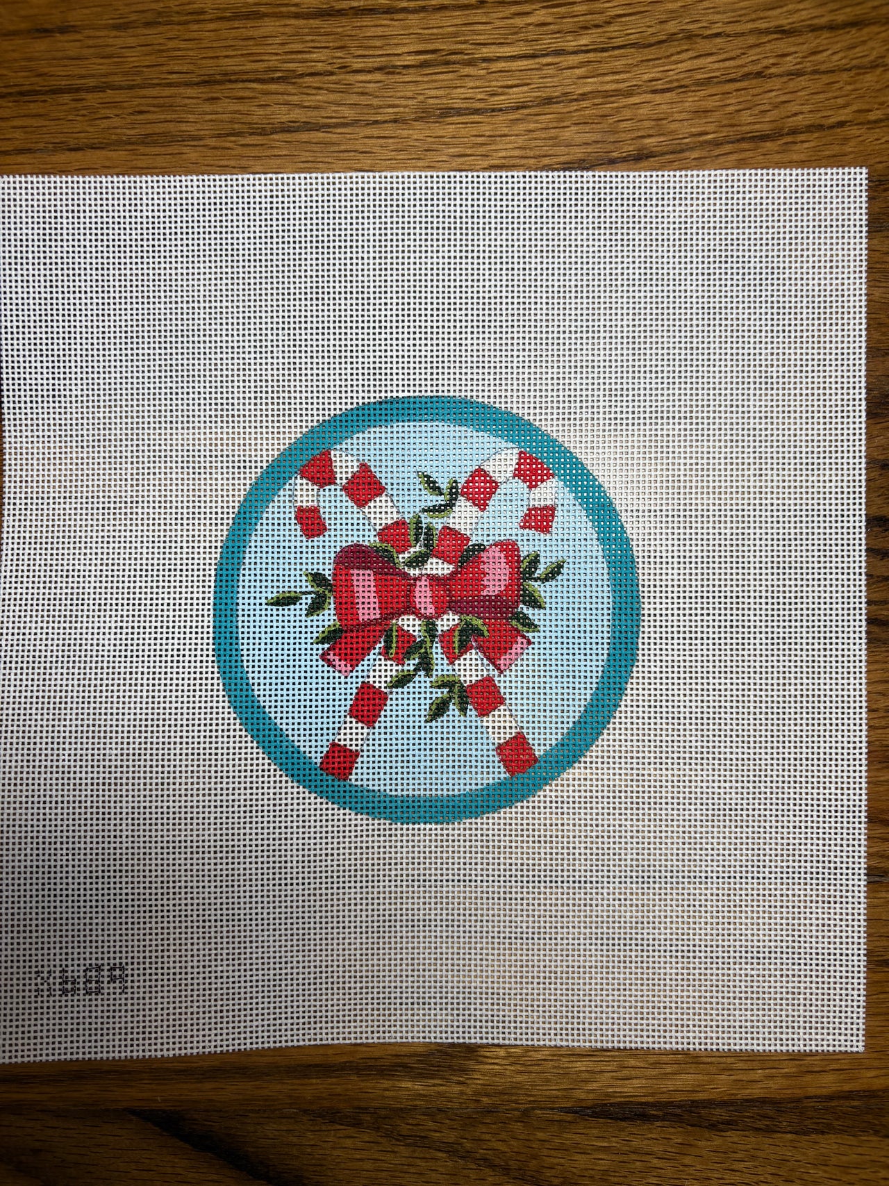 X689 Candy Canes Round