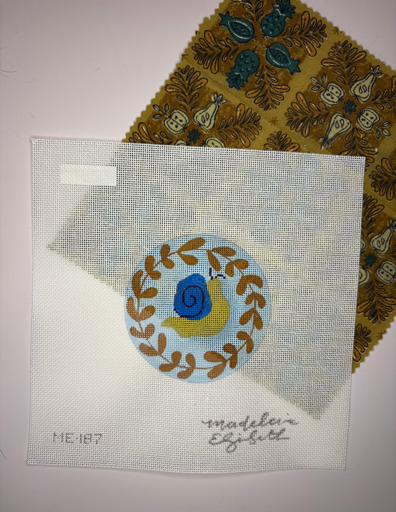 ME-187 Snail Round with Coordinating Vintage Fabric