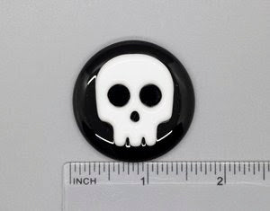 Skull Fused Glass Needleminder