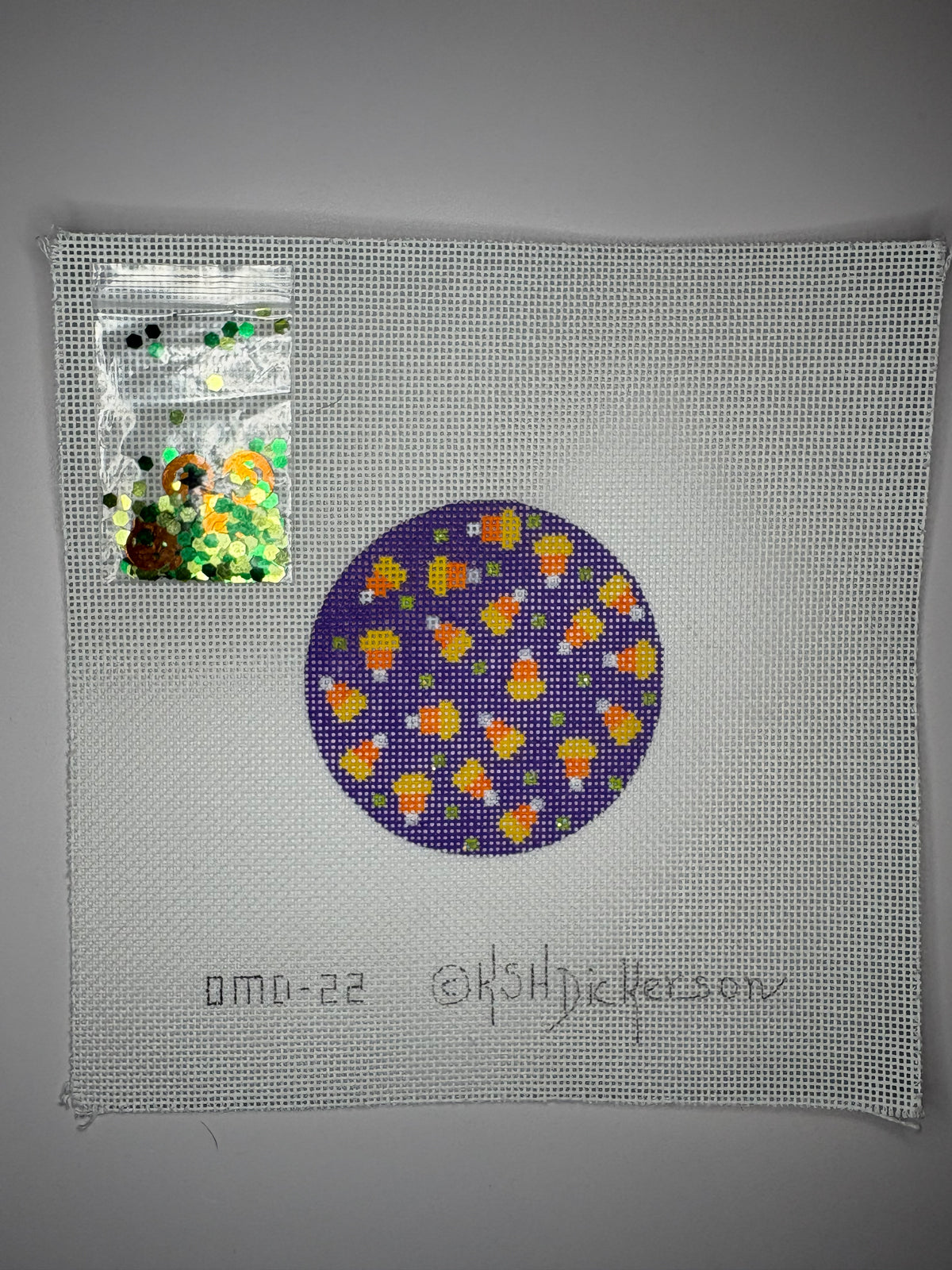 OMD-22 Candy Corn Round with Dome and Glitter - MKT3