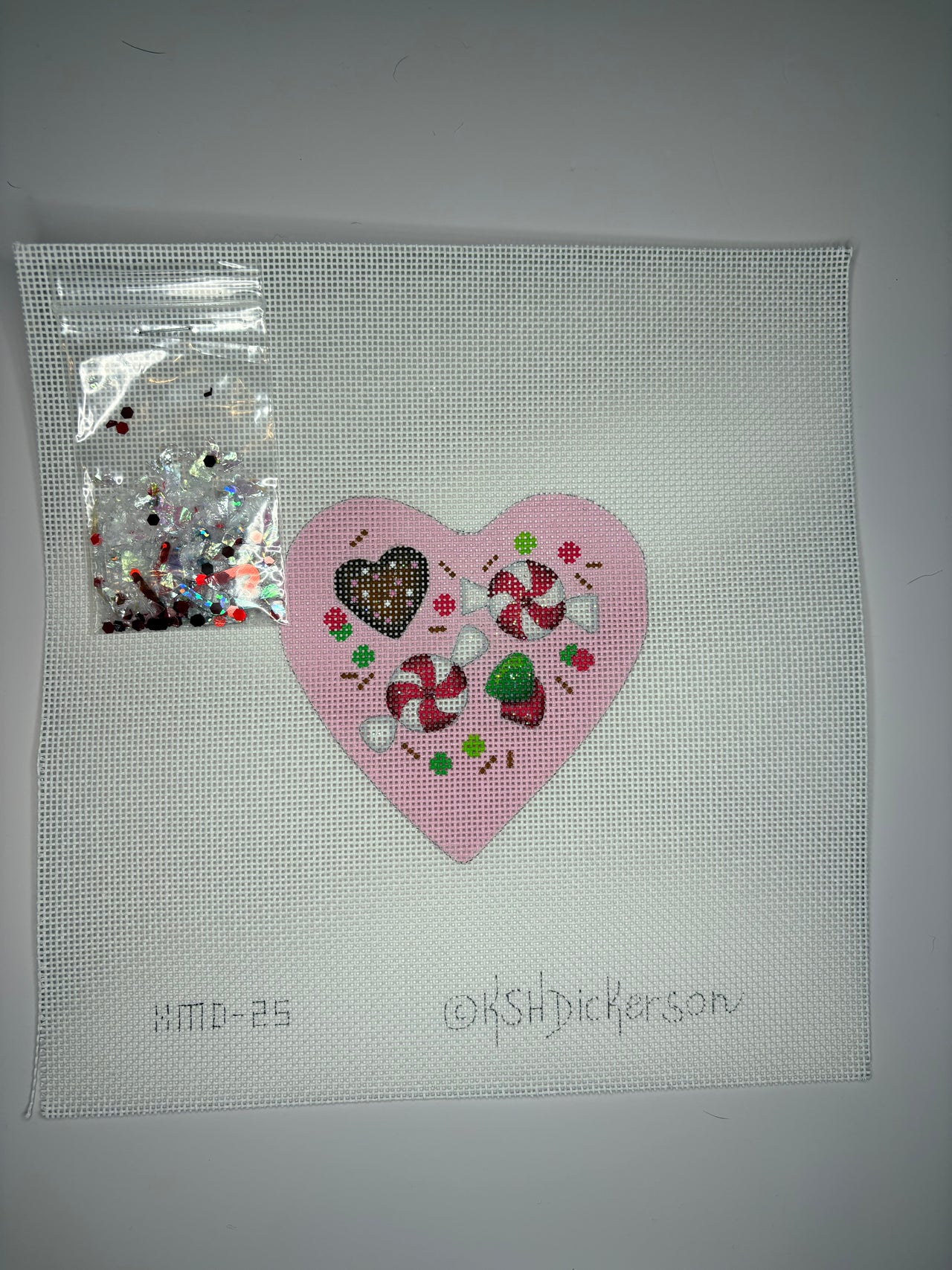 OMD-25 Candies on Pink with Glitter and Heart Dome