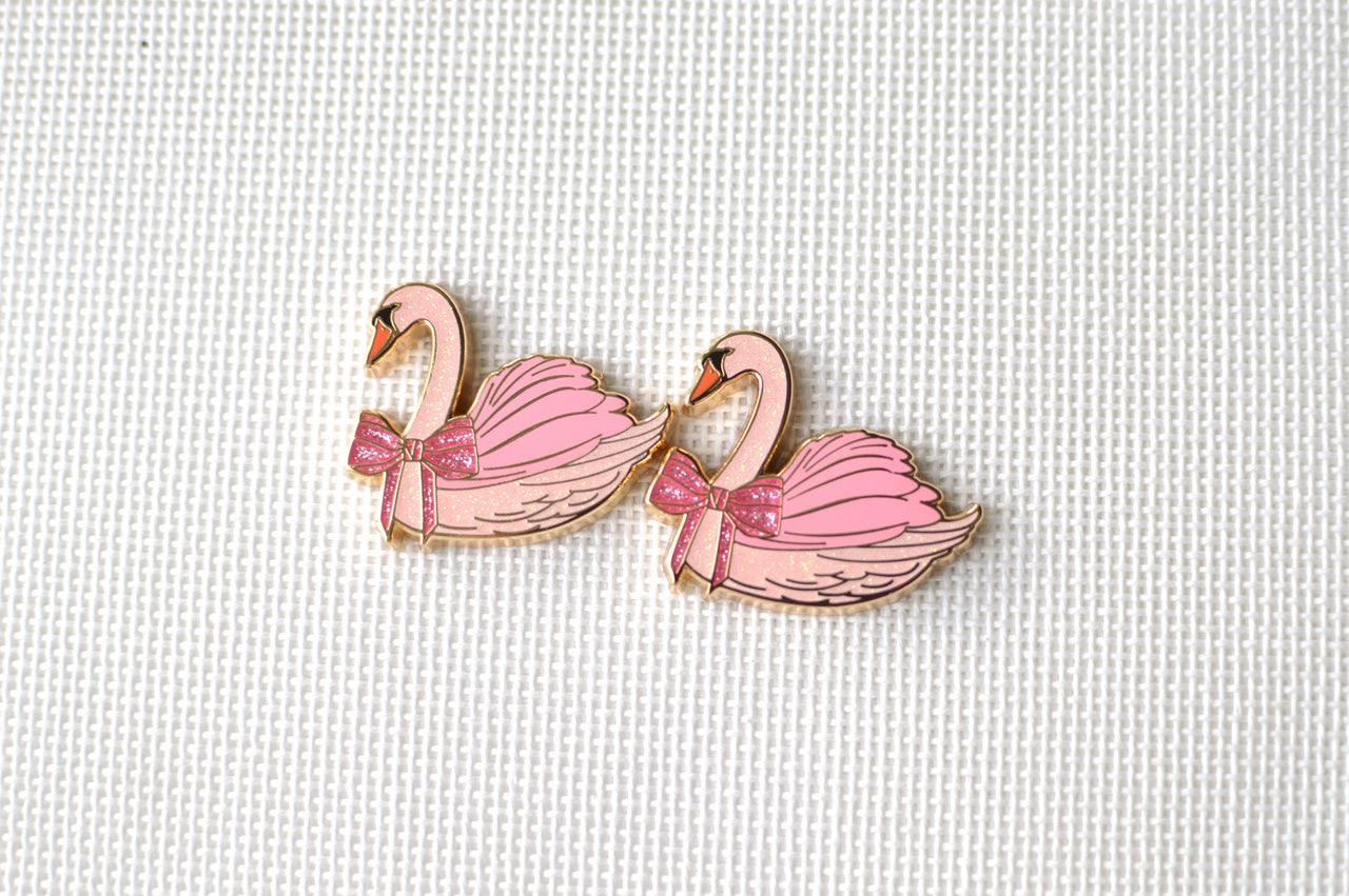Pink Glitter Swan w/Bow Needleminder