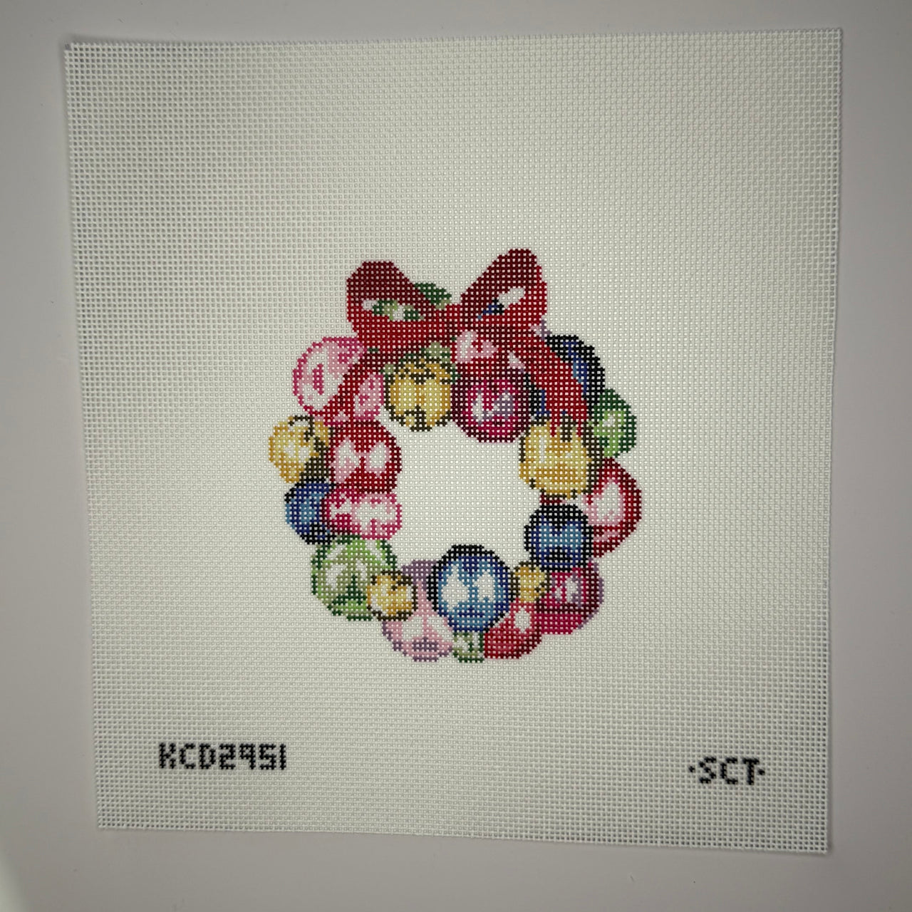 KCD2951 Mini Glass Ornament Wreath