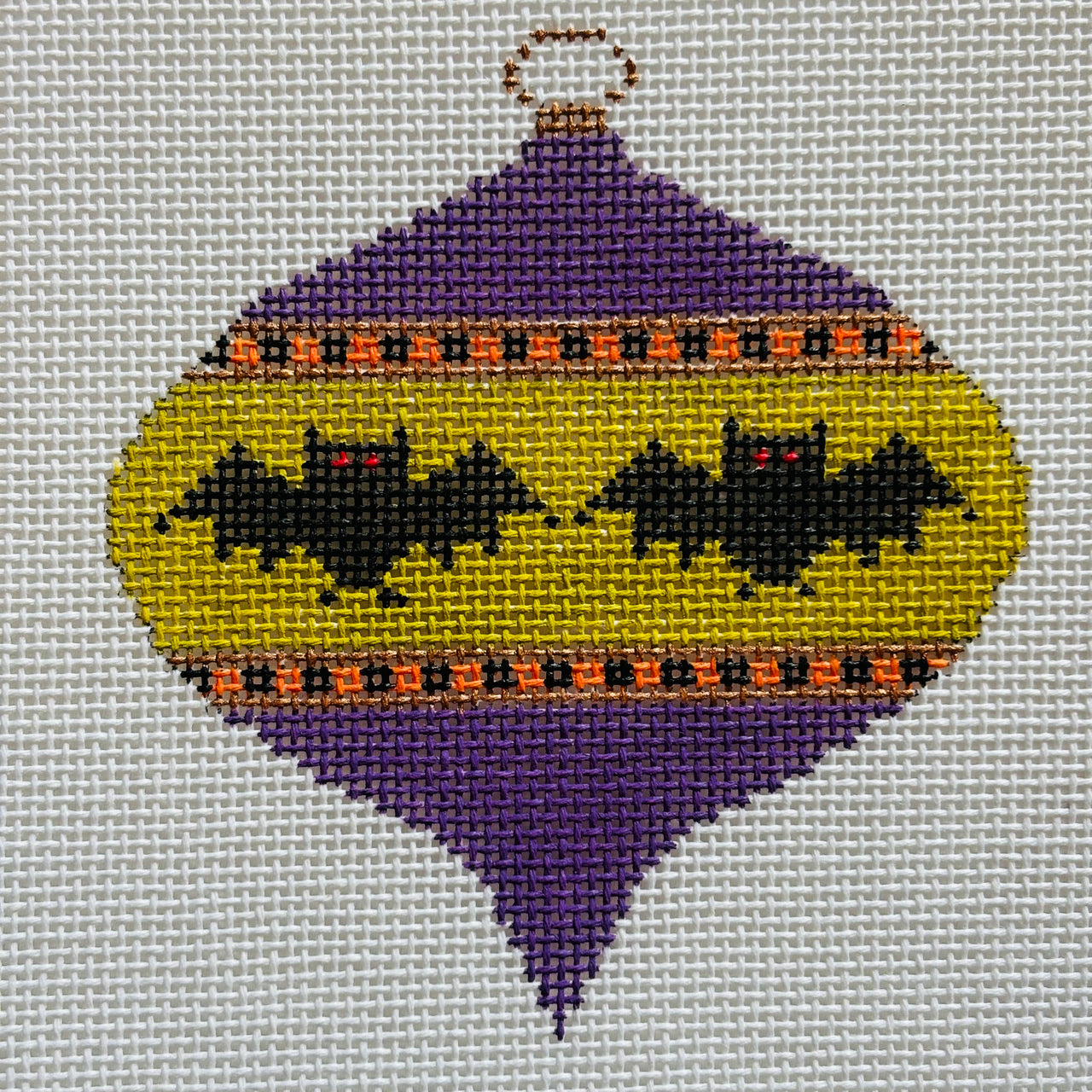 Oval Bauble with bats O-241B