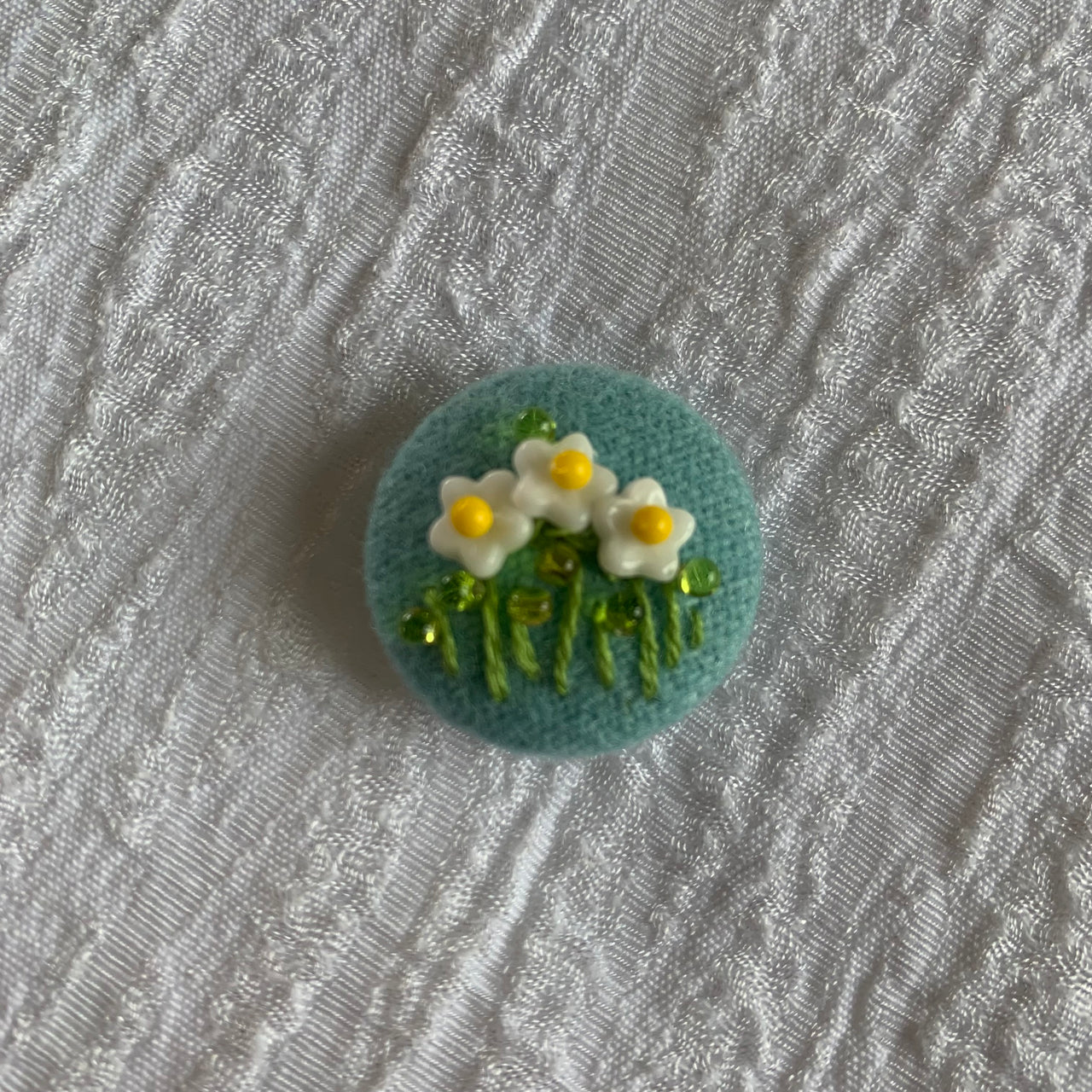 Felt covered beaded flower button needleminder