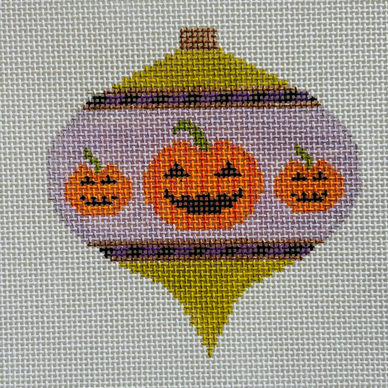 Oval Bauble with Pumpkins O-241C