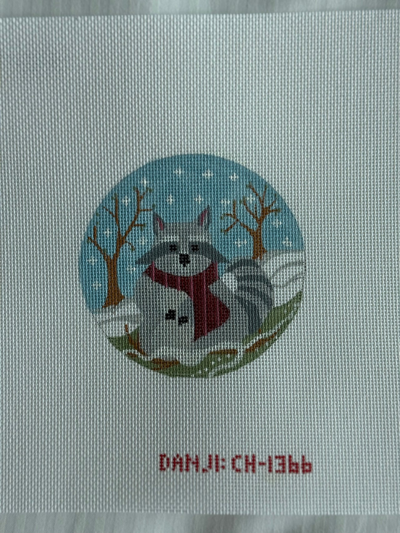 Woodland Creatures Round- Raccoon CH-1366 - MKT