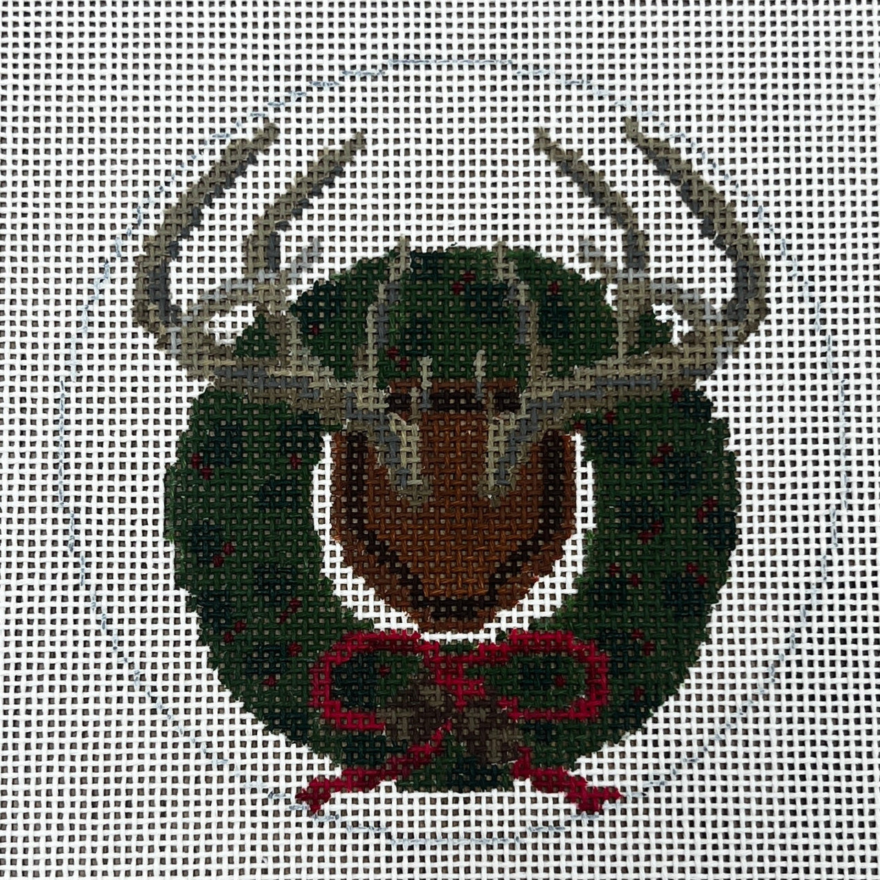 SS67 Whitetail Antlers w/ Holly Wreath - TS