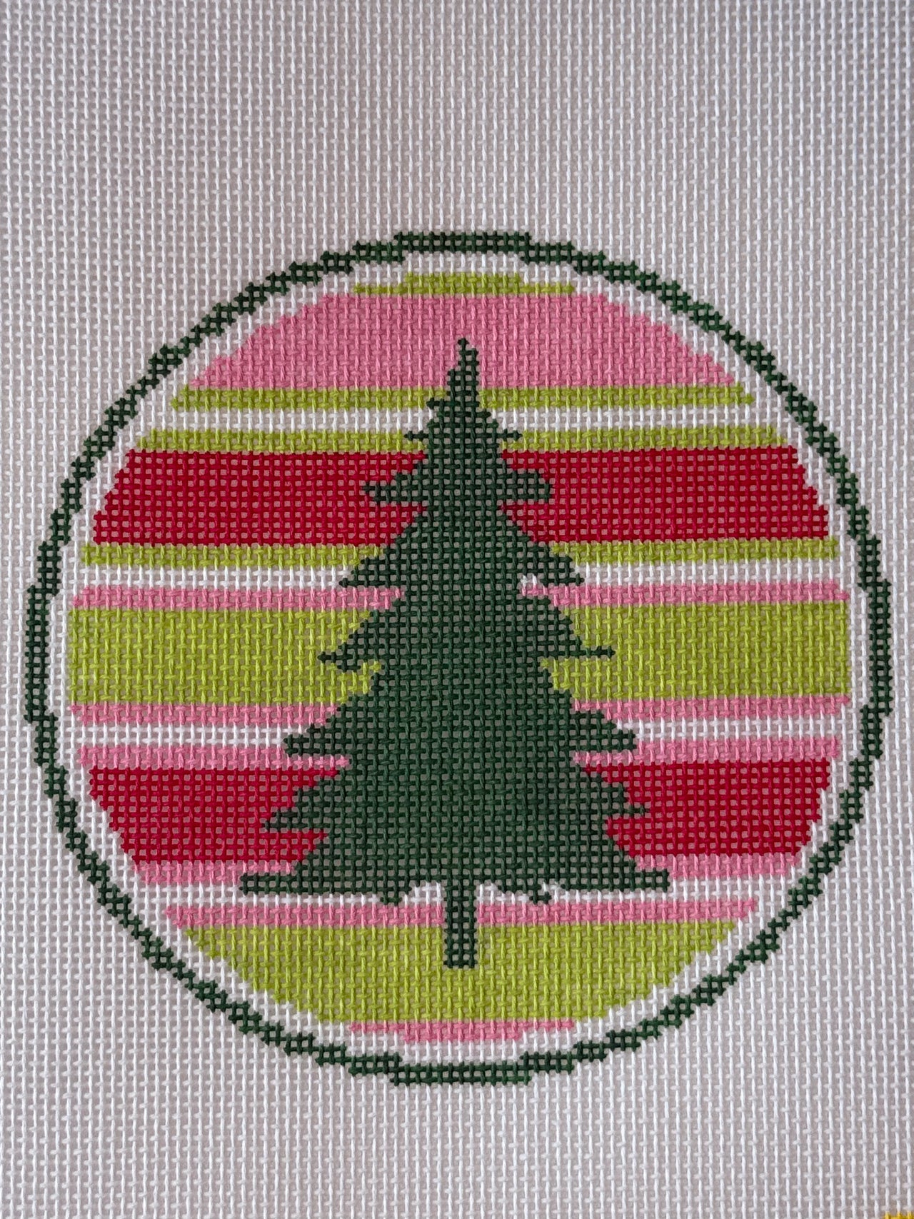 NKK109C Stripes Tree Round