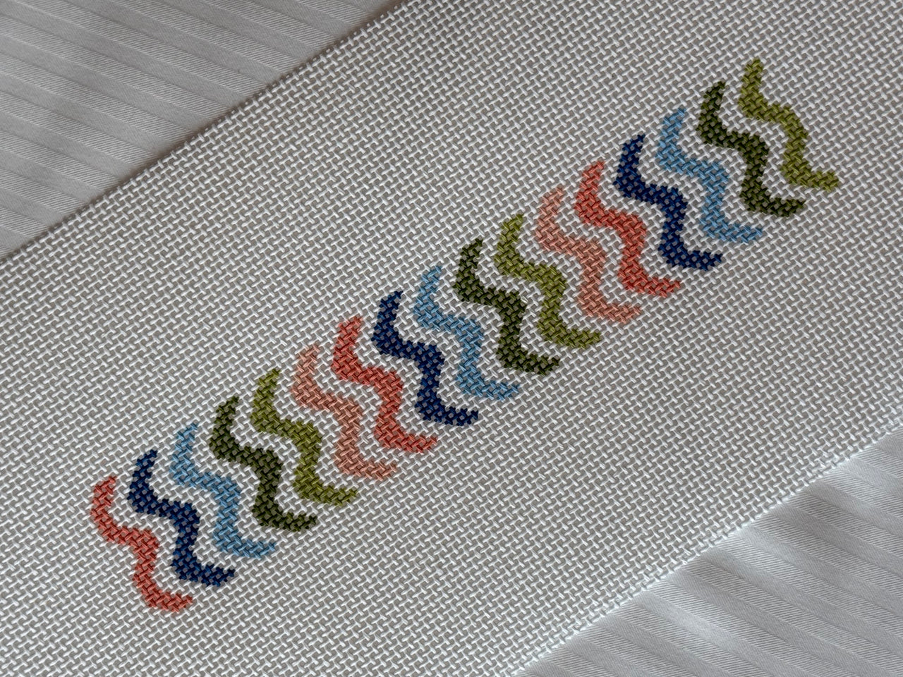 Rainbow Squiggle Fob GP-124