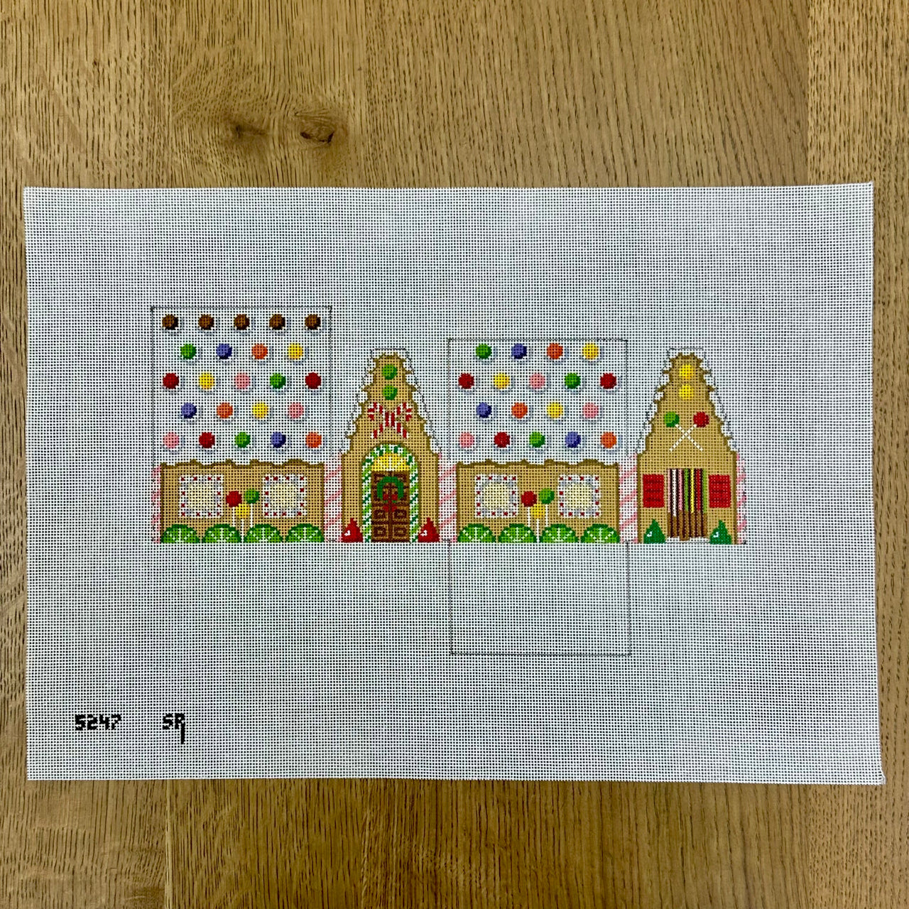 SR5247-18 Skittles and Lime Slices, 3D Gingerbread House - 18 mesh - TS