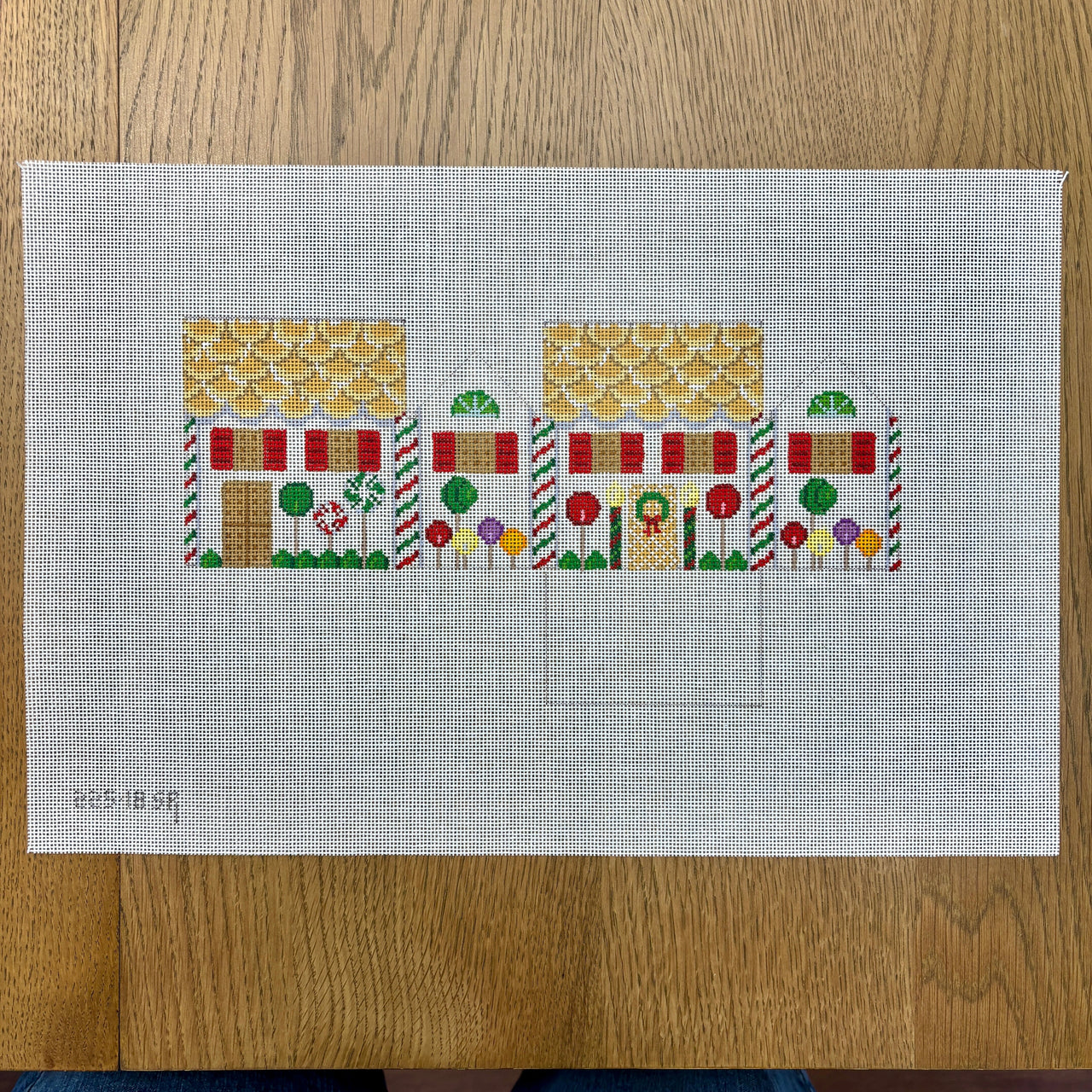 SR0225-18 Lollipop with Vanilla Wafers, 3D Gingerbread House - 18 mesh - TS