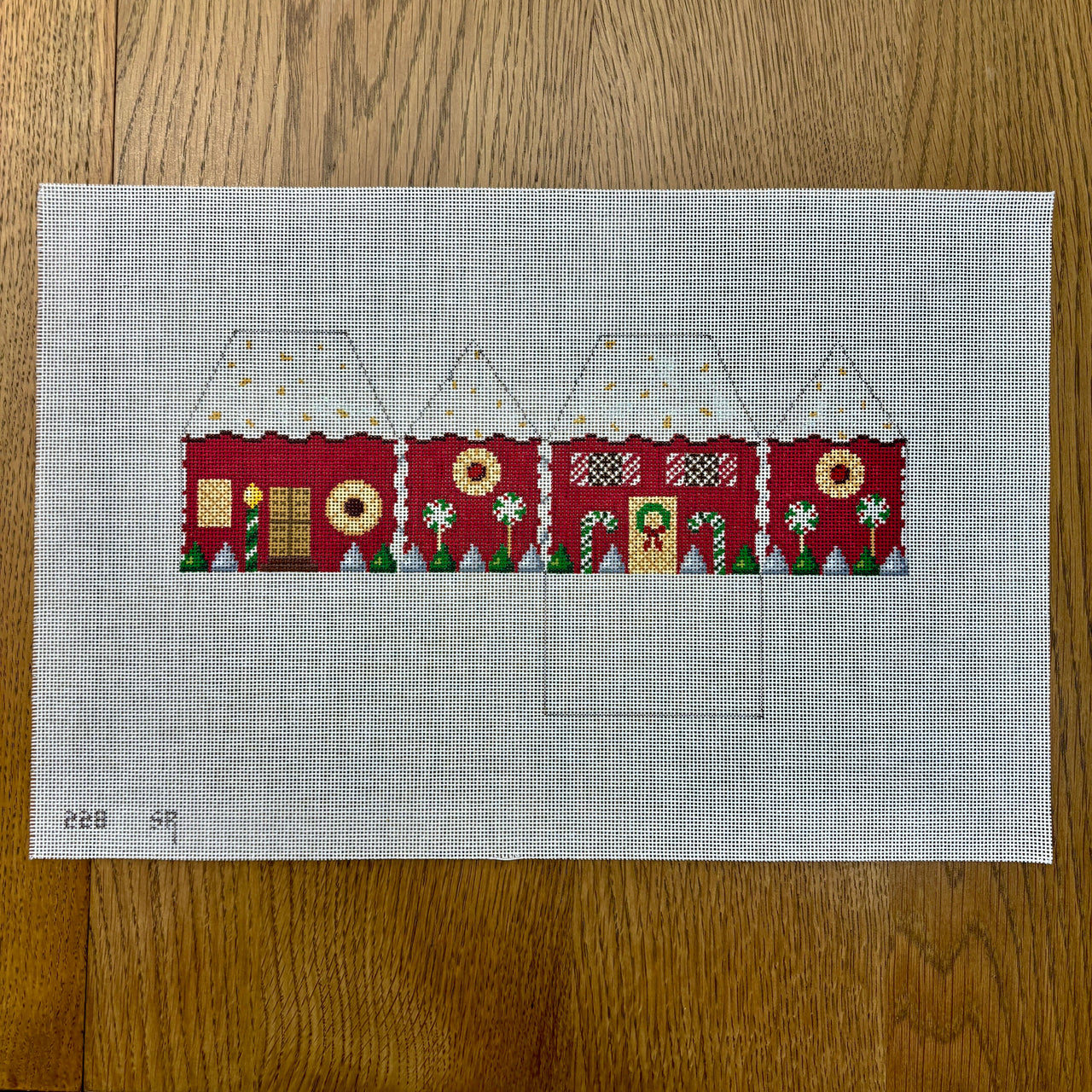 SR0228-18 Red Velvet With Nut Icing, 3D Gingerbread House - 18 mesh - TS