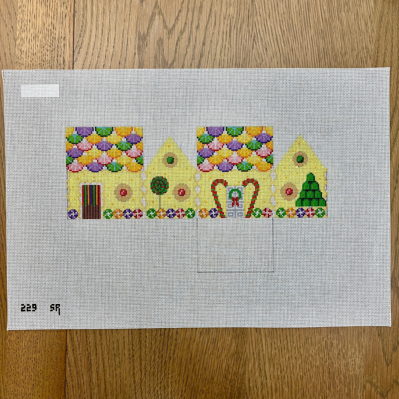 SR0229-18 Lemon Chiffon and Fruit Slices, 3D Gingerbread House - 18 mesh - TS