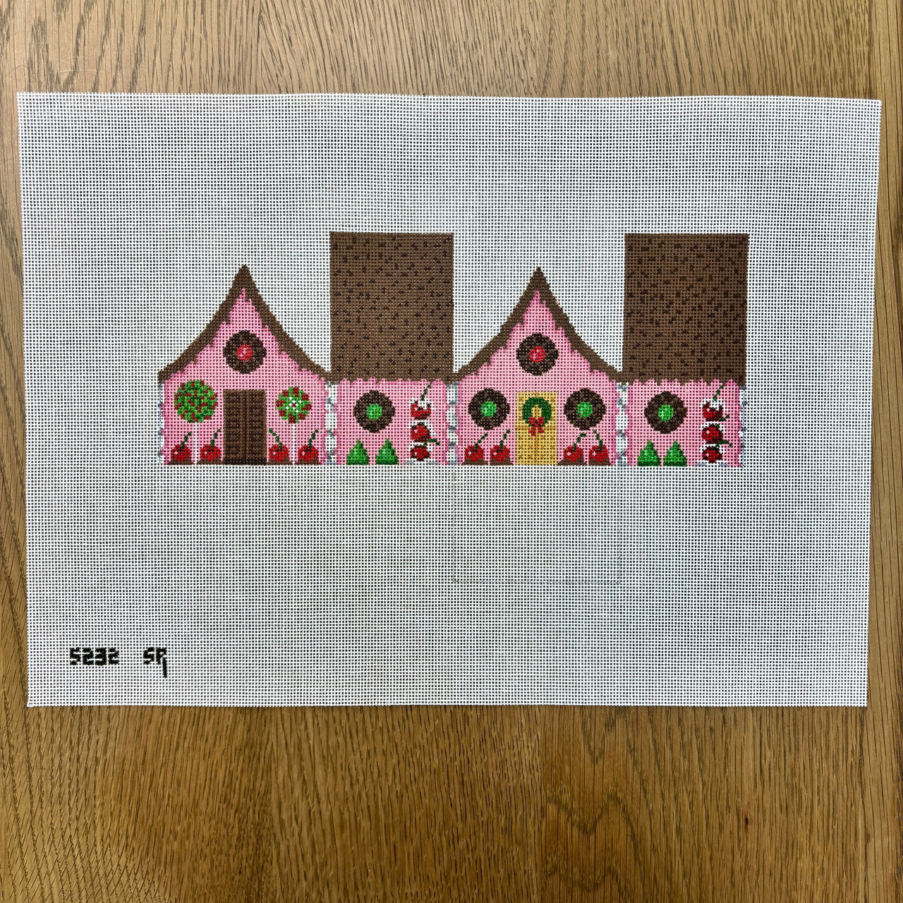 SR5232-18 Chocolate Sprinkles and Cherries, 3D Gingerbread House - 18 mesh - TS