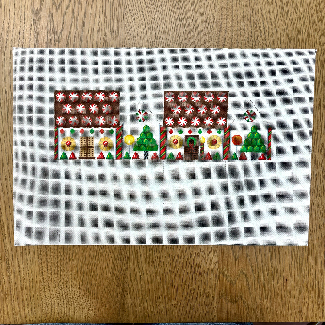 SR5234-18 Peppermint Rounds, 3D Gingerbread House - 18 mesh - TS