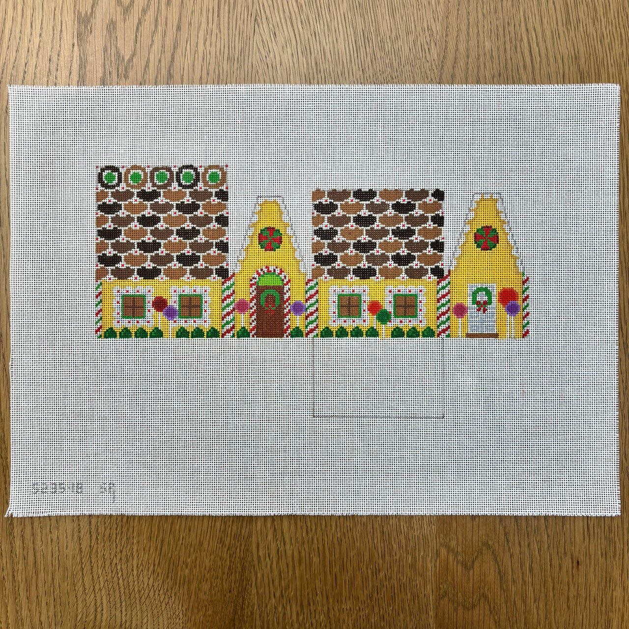 SR5235-18 Butterscotch with Tri-Choc Wafers, 3D Gingerbread House - 18 mesh - TS