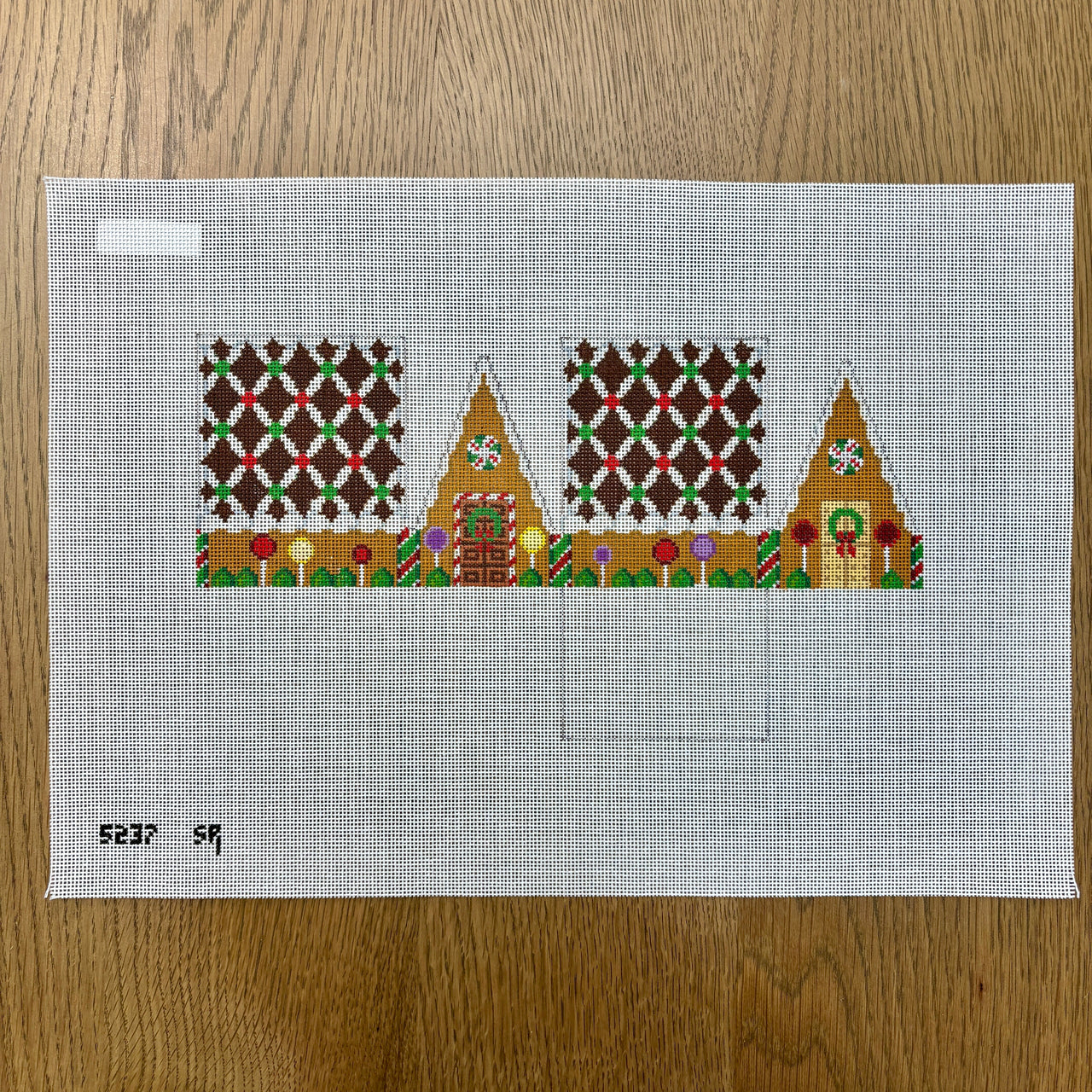 SR5237-18 Chocolate Trellis A-Frame, 3D Gingerbread House - 18 mesh - TS