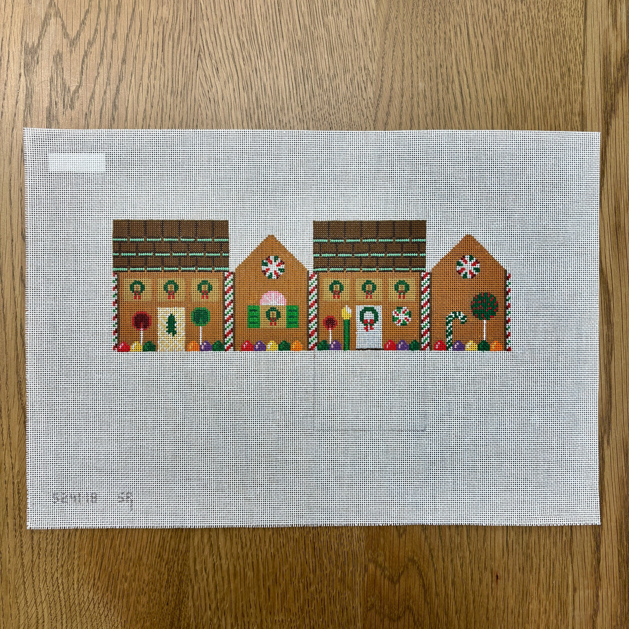 SR5241-18 Andes Mint and Gingerbread, 3D Gingerbread House - 18 mesh - TS