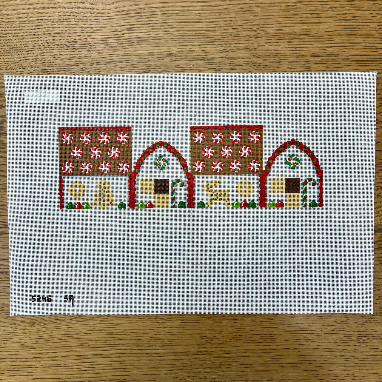 SR5246-18 Peppermints and Spice Cookies, 3D Gingerbread House - 18 mesh - TS