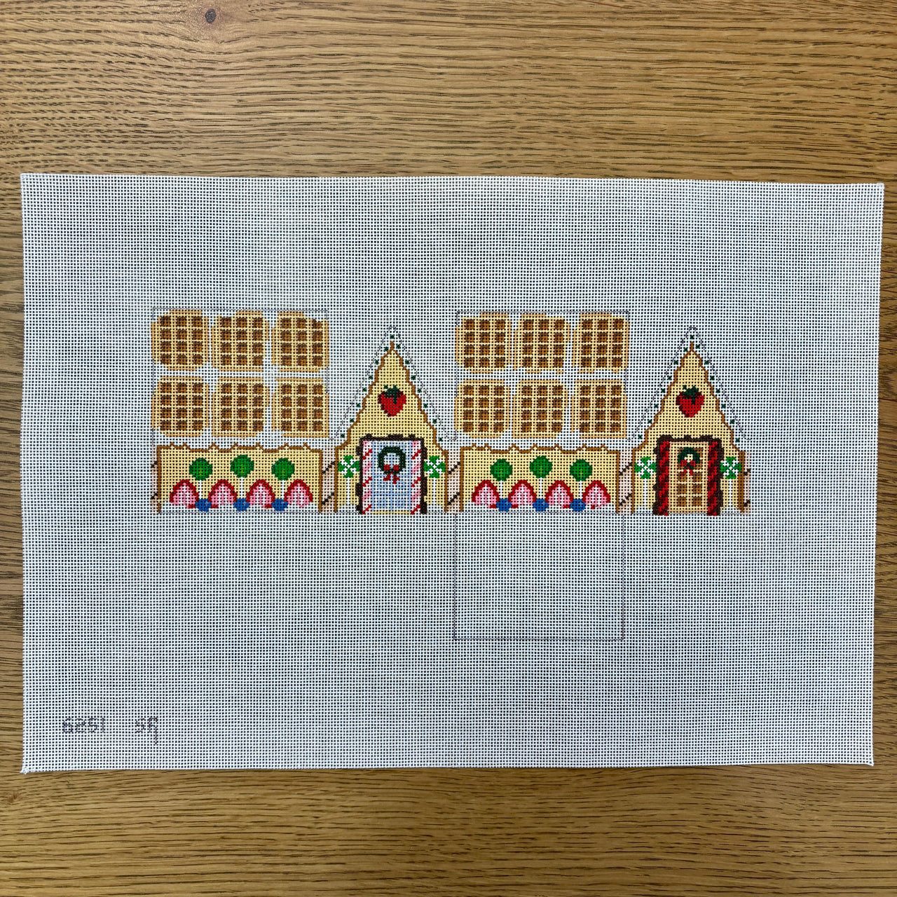 SR6251 Strawberry Waffle, 3D Gingerbread House - 18 mesh - TS