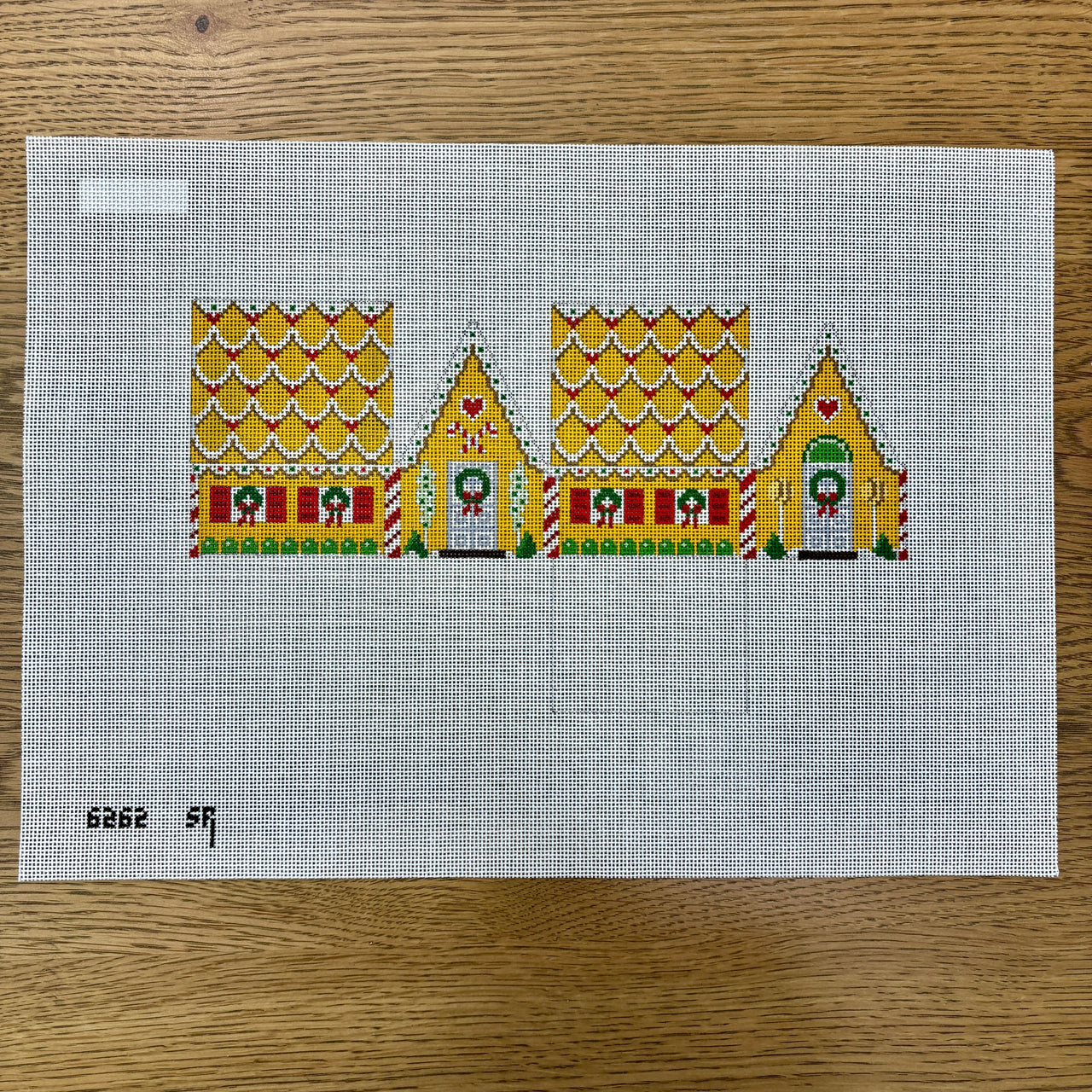 SR6262 Scallop Hearts, 3D Gingerbread House - 18 mesh - TS