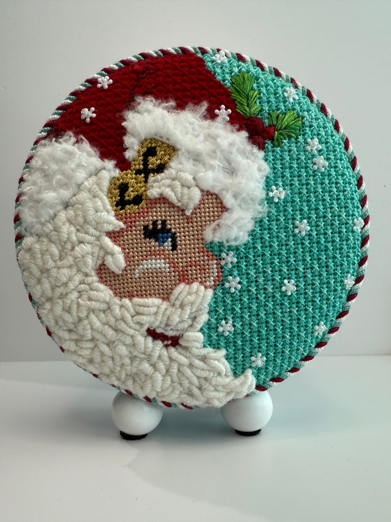 HO1142 Santa Round