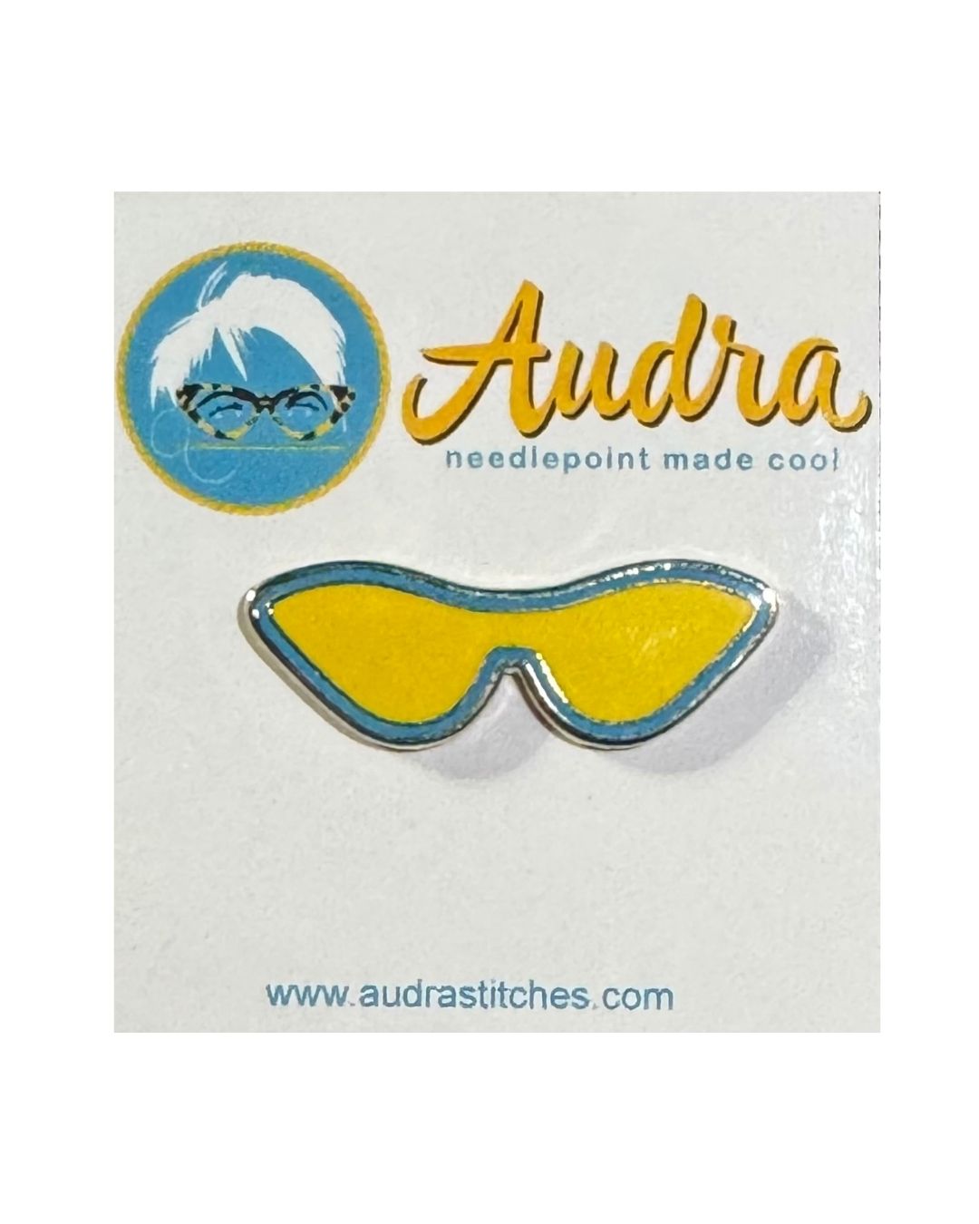NKK000NM Glasses Logo Needle Minder - TS