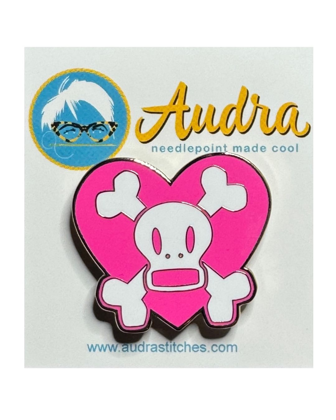 NKK604GNM Skurvy Heart Needle Minder - TS