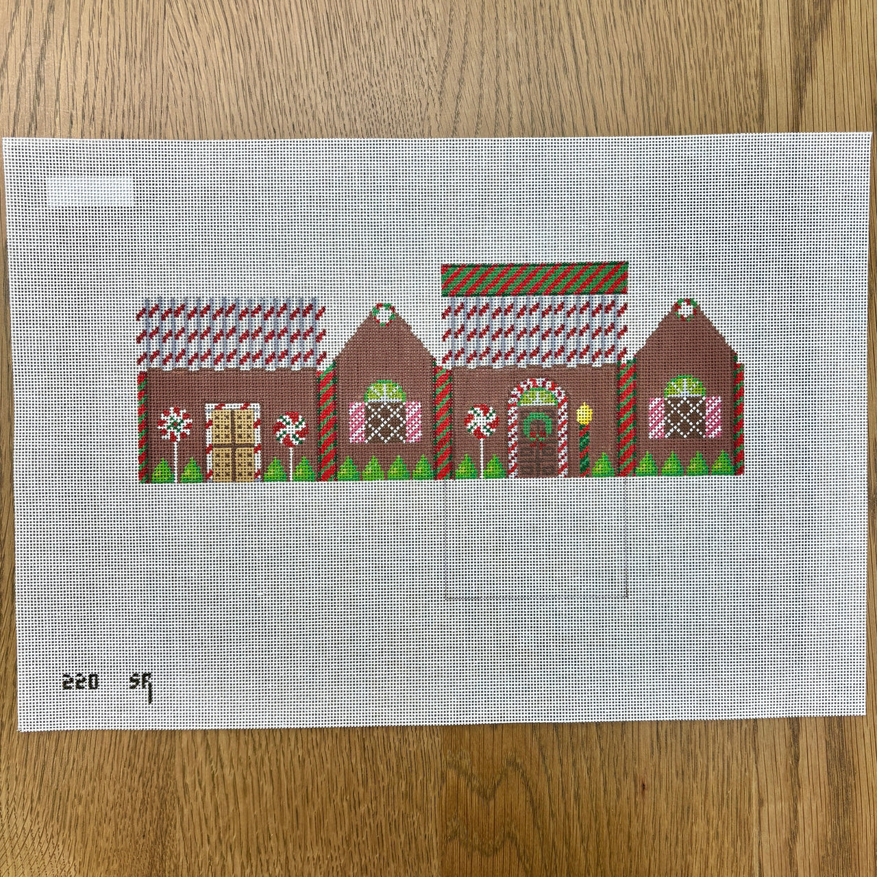SR0220-18 Chocolate and  Peppermint Sticks, 3D Gingerbread House - 18 mesh - TS