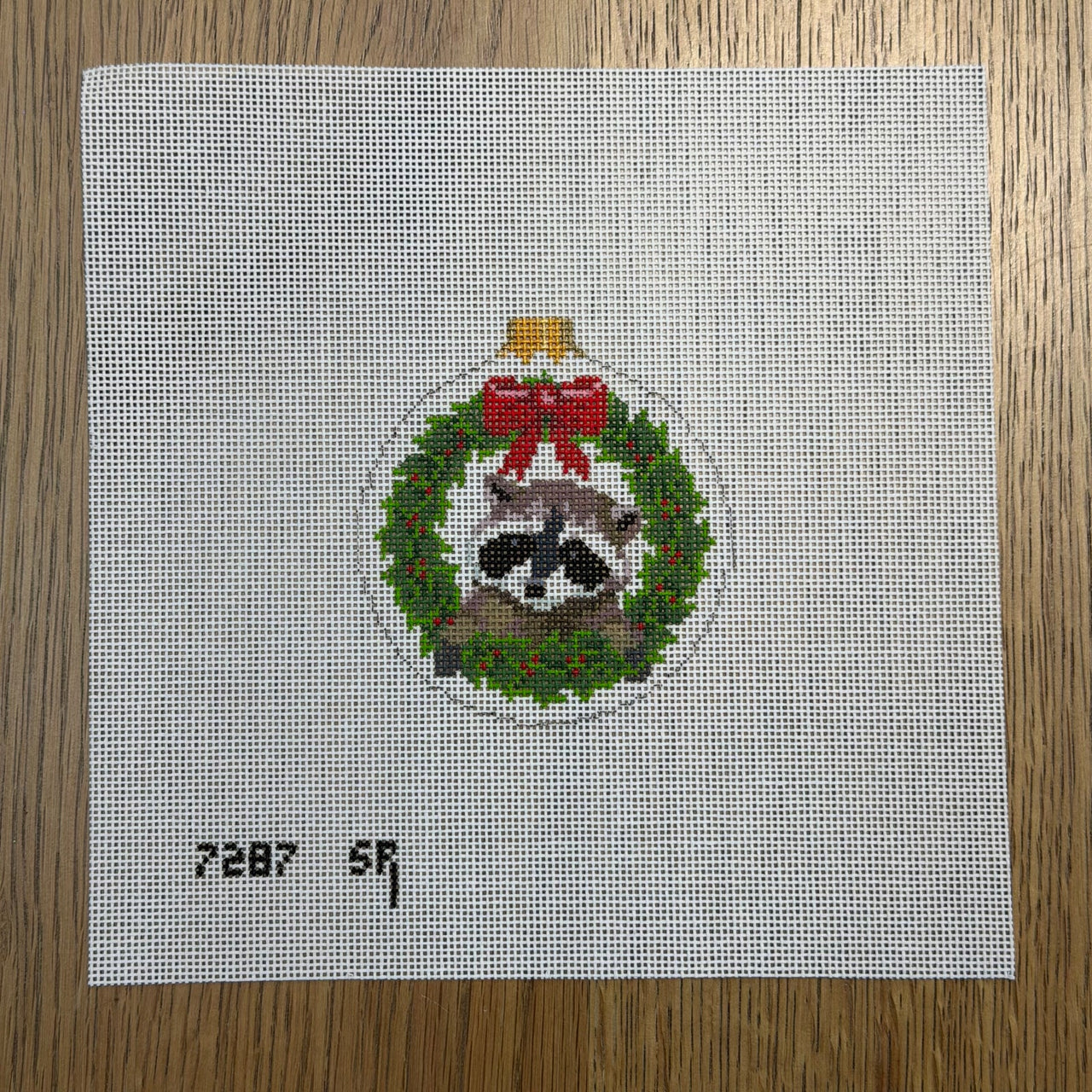 7287 Raccoon in Wreath, 3.25" round ornament