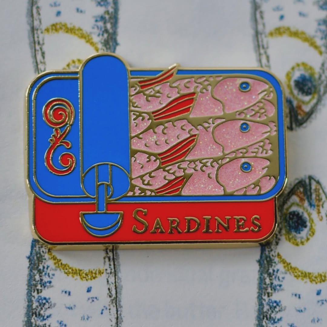 Red and Blue Sardine Can Needleminder