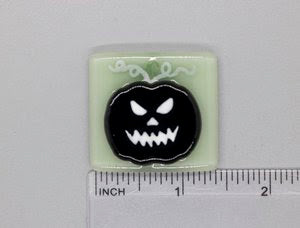 Spooky Pumpkin Fused Glass Needleminder