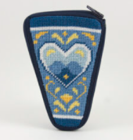 SZ912 Blue and White Hearts Scissor Case